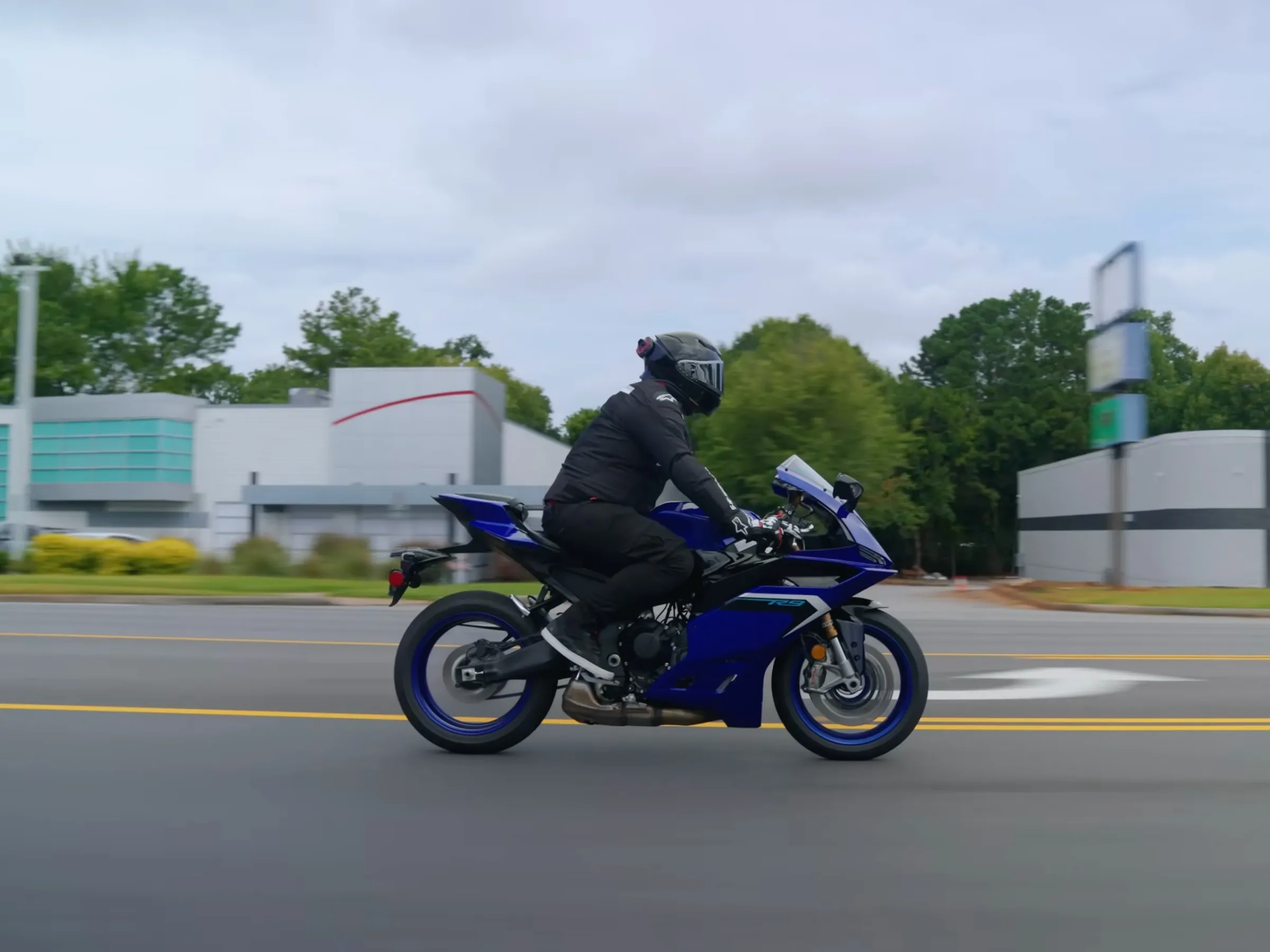 2025 Yamaha R9 photo 1