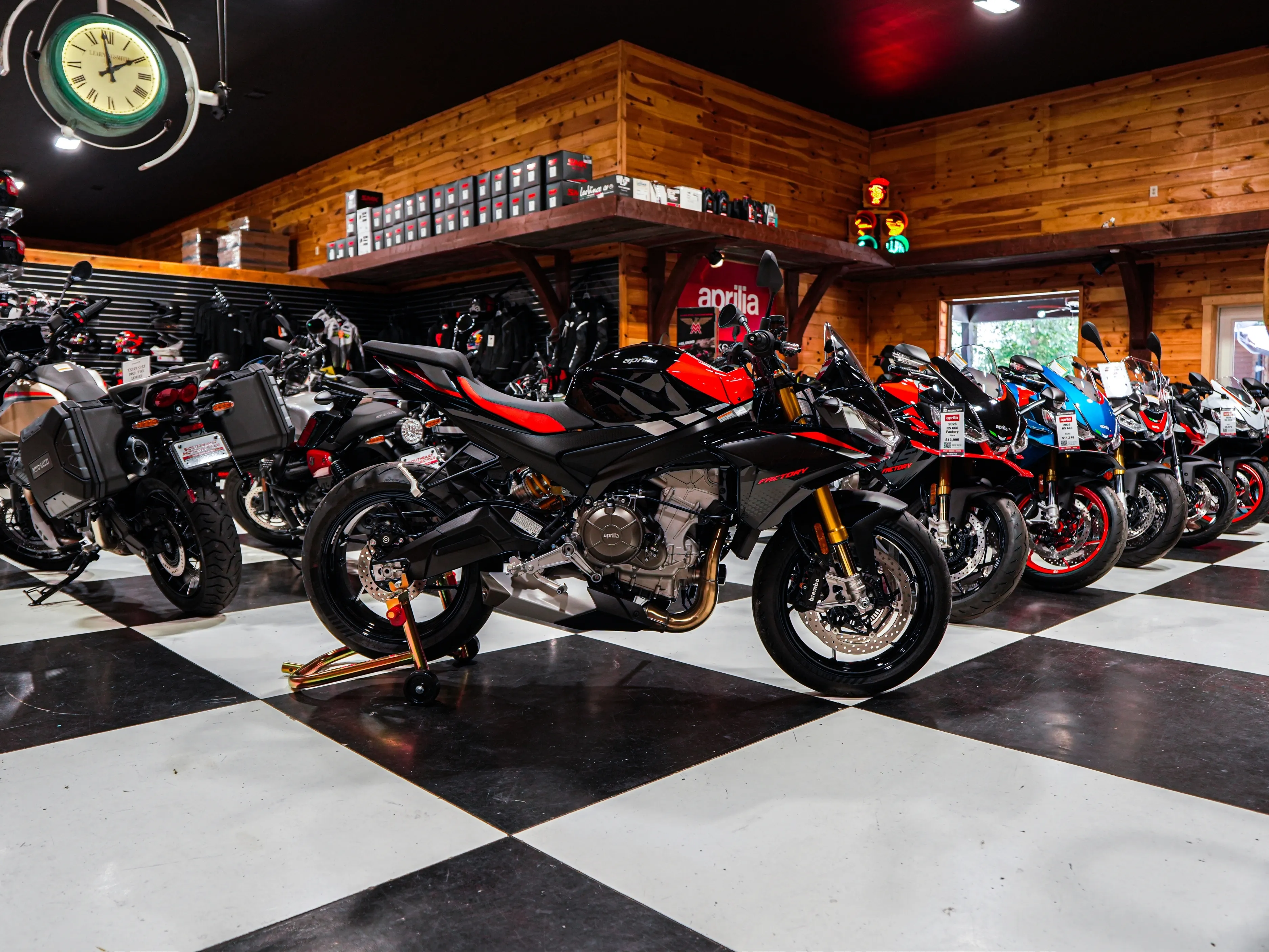 2025 Aprilia Tuono 660 Factory photo 2