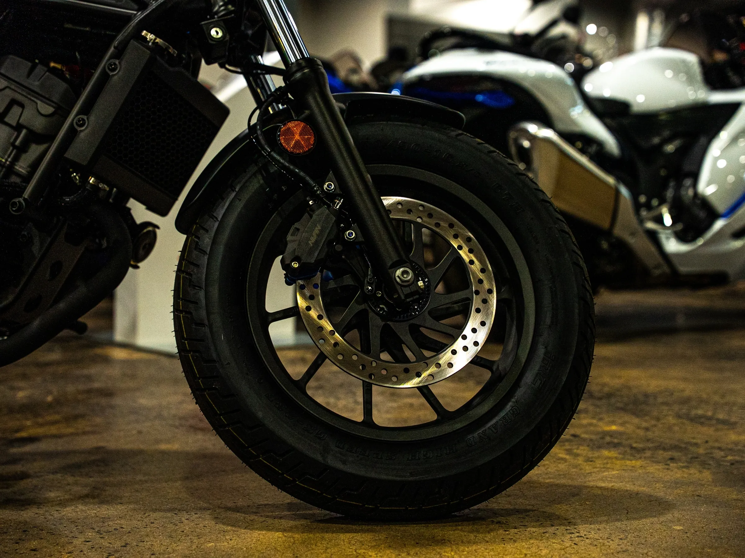 2026 Honda Rebel 300 E-Clutch photo 4