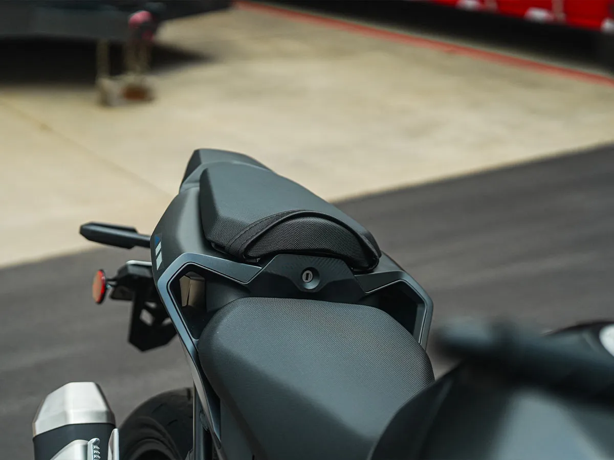 2026 Honda CB750 Hornet E-Clutch photo 5
