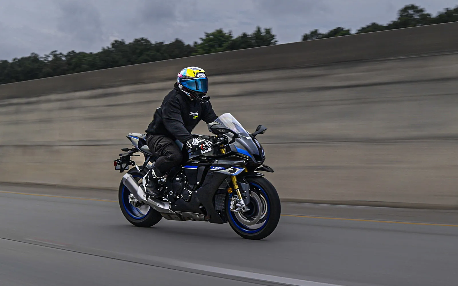 2025 Yamaha R1M